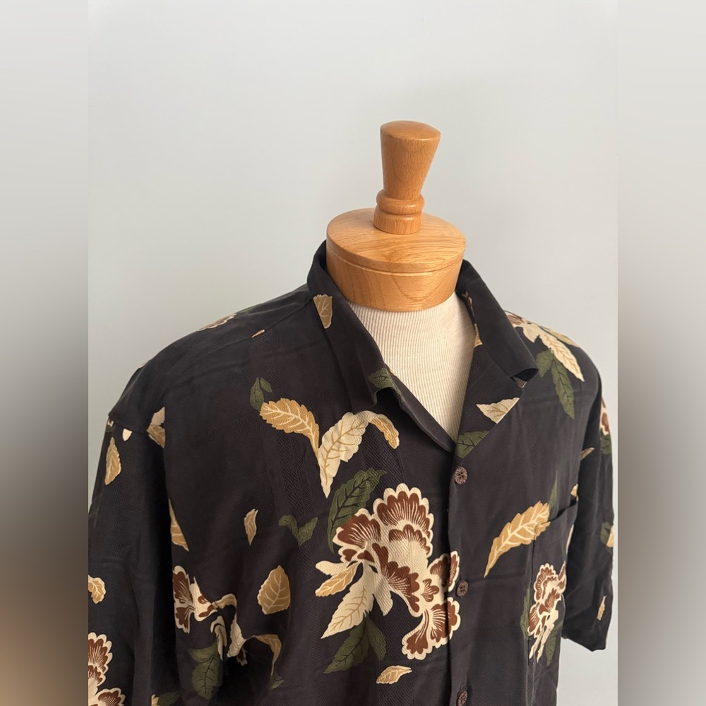 Tommy Bahama Silk Floral Hawaiian Camp Shirt 2000s Resort L - Picture 2 of 4